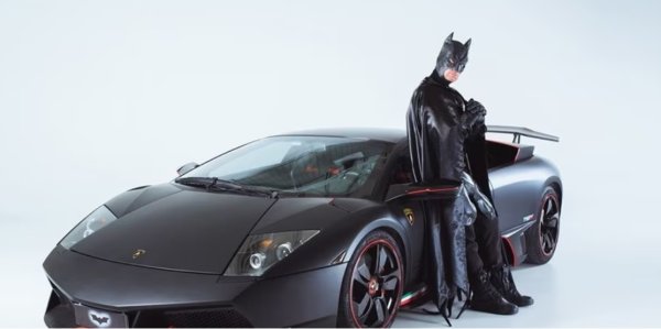 Lamborghini, управлявано от Крисчън Бейл в трилогията "Черният рицар", е версия на Murci&eacute;lago. Името означава &bdquo;прилеп&ldquo; на испански.